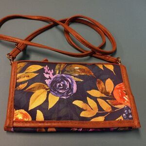 Donna Sharp Floral Crossbody/Wallet